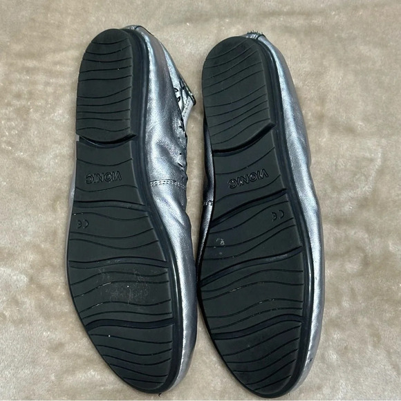 Vionic Geneva Ballet Flat Soft Metallic Silver Perforated Leather Sz 7.5 - Picture 8 of 13